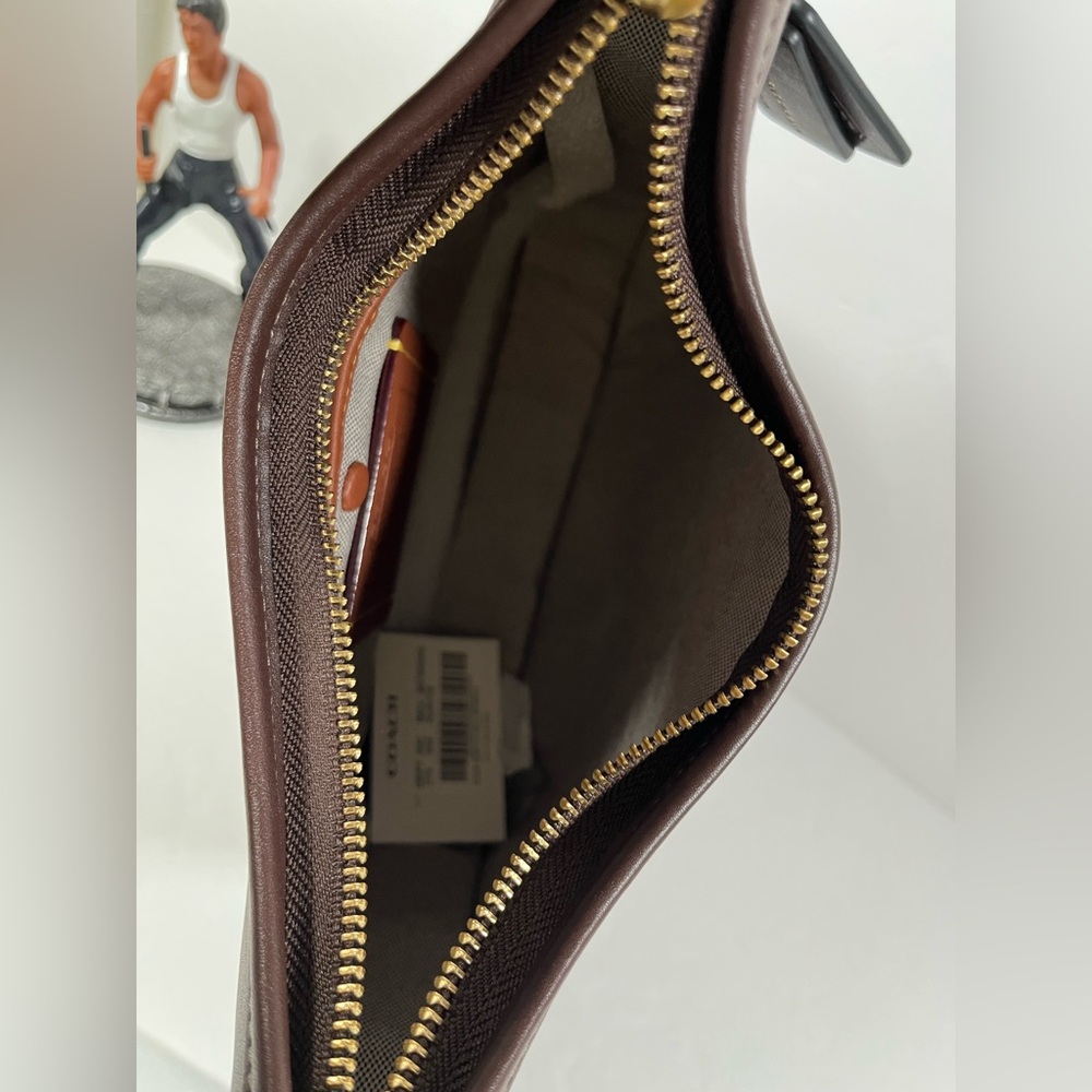 Coach Originals Curve Zip Bag in Brass/Maple Brown Glovetanned Leather NWT - Picture 9 of 11
